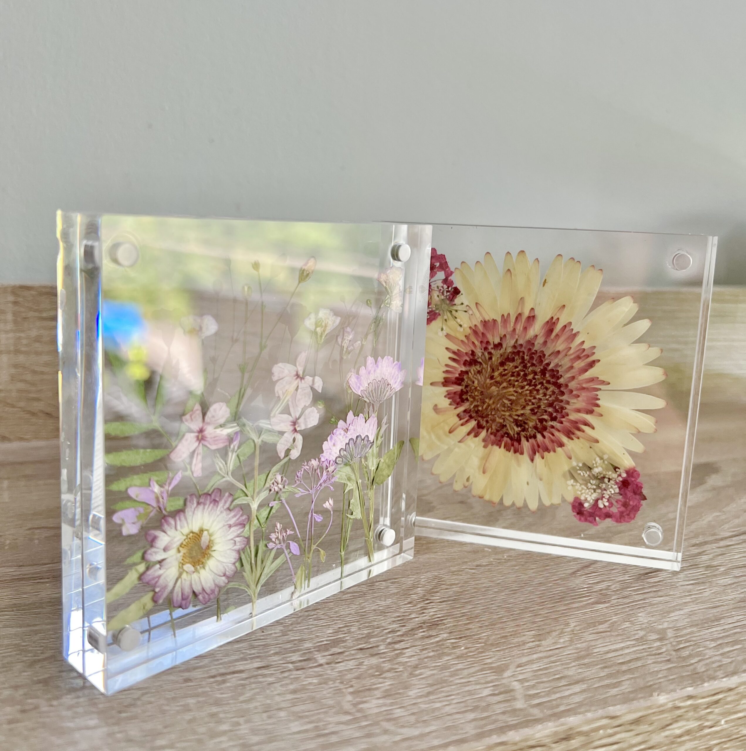 DIY pressed flower frame kit: Acrylic flower shelf sitters (Set of 2) - Image 4