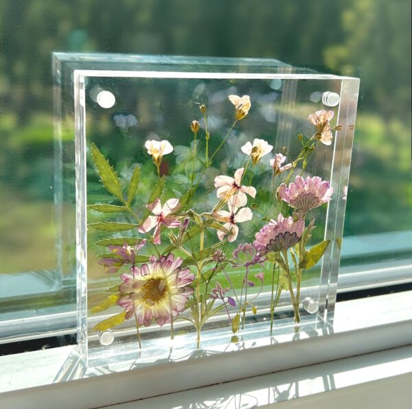 DIY pressed flower frame kit: Acrylic flower shelf sitters (Set of 2) - Image 3